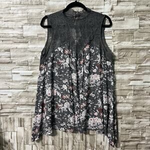 Torrid Size 00 Sleeveless Tunic Top Gray Floral Lace Yoke Shark Bite Keyhole